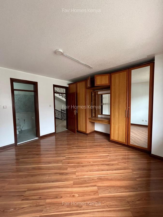 4 Bed Townhouse with En Suite at Brookside Drive - 11