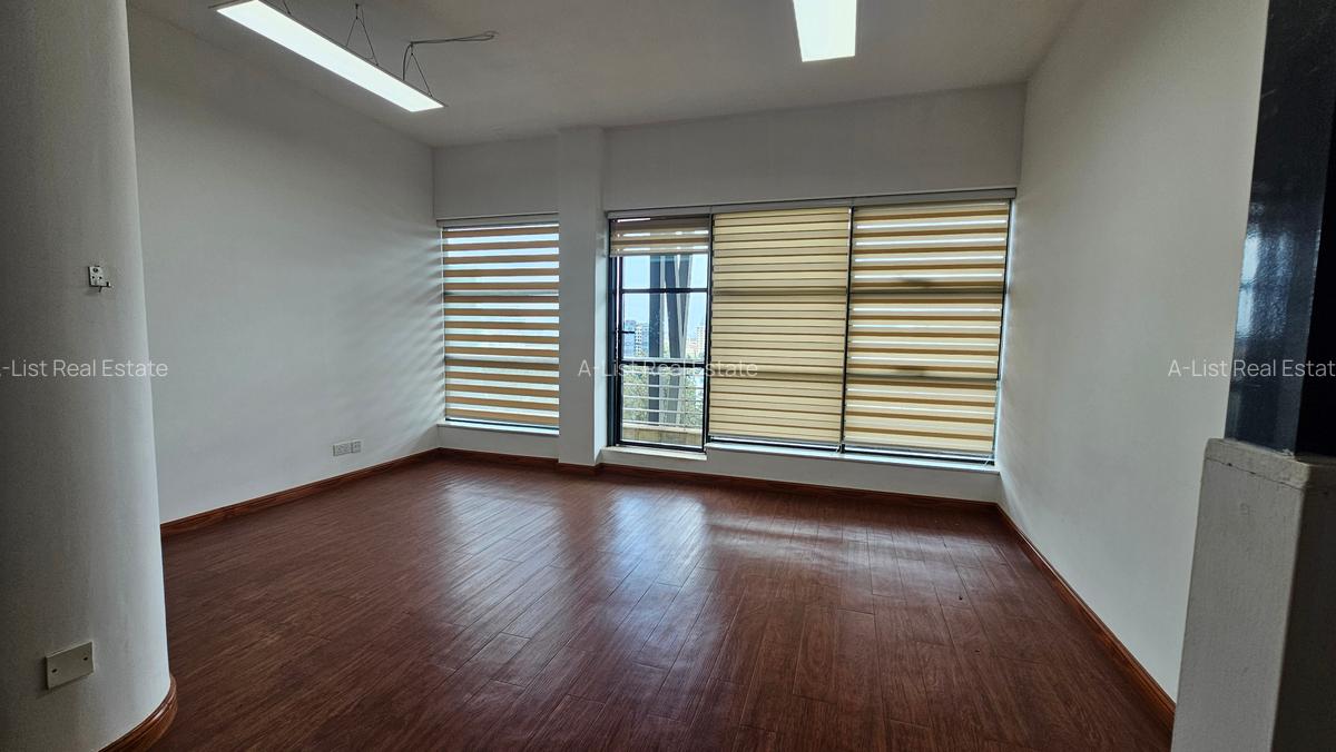 2,734 ft² Office with Service Charge Included at Riverside Drive - 12