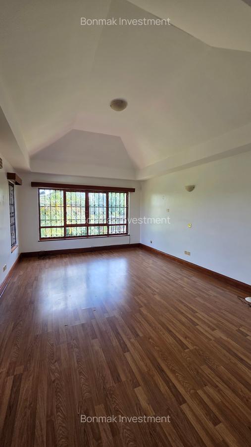 5 Bed Townhouse with En Suite at Runda Park - 12
