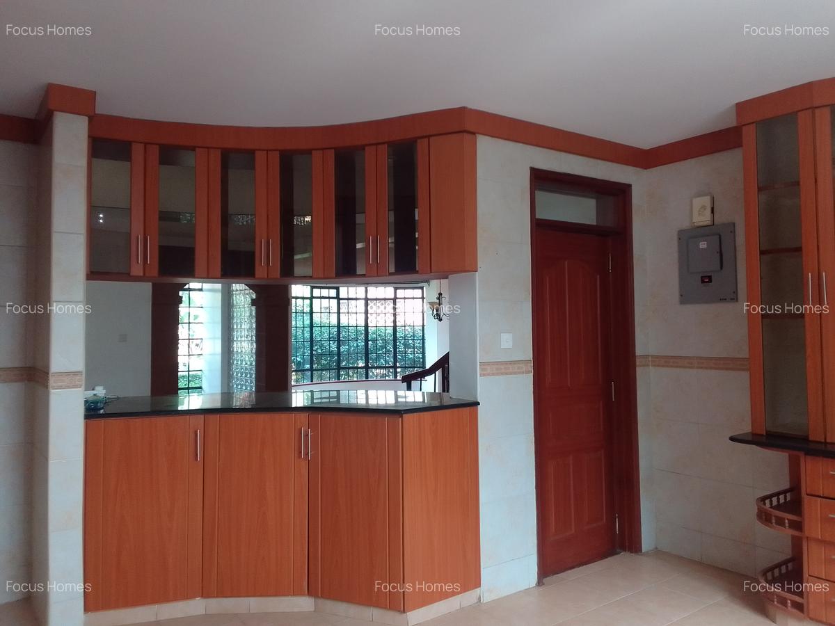5 Bed Townhouse with En Suite in Lavington - 13