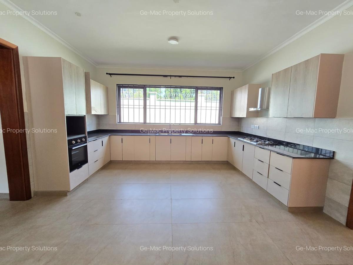 6 Bed House with En Suite in Loresho - 3