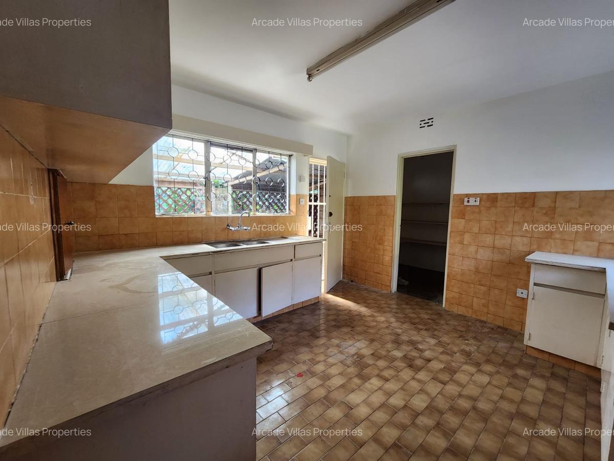 4 Bed Townhouse with Walk In Closet in Lavington - 10