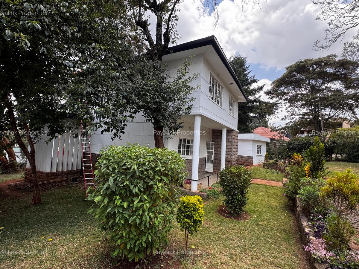 3 Bed House with En Suite at Lavington - 2