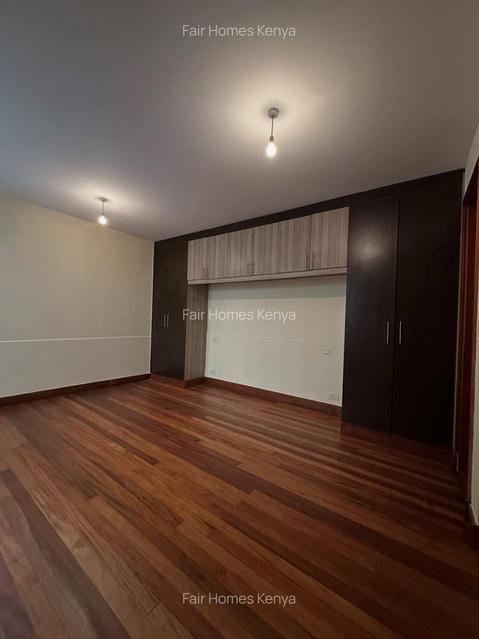 5 Bed Townhouse with En Suite at Lavington Green - 5