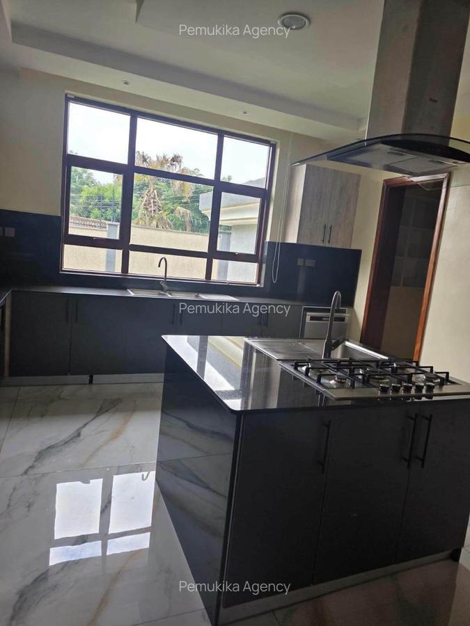 4 Bed Townhouse with En Suite in Rosslyn - 6