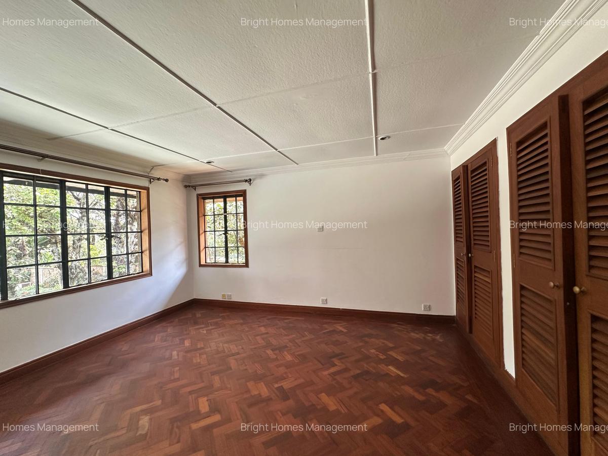 5 Bed House with En Suite in Runda - 14