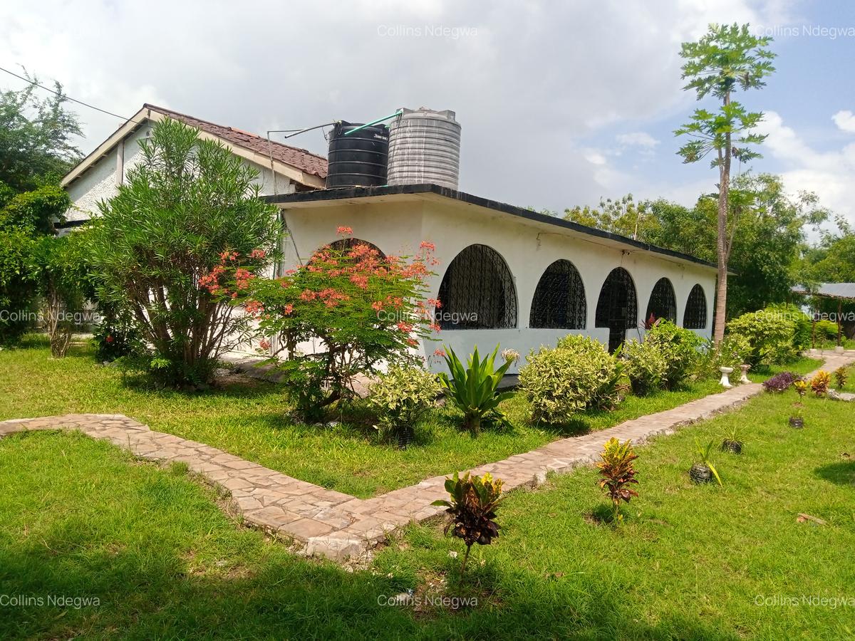 4 Bed Villa with En Suite at Tiwi Beach Road - 16