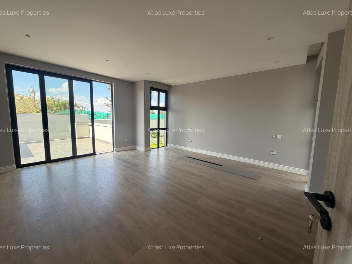4 Bed Villa with En Suite in Runda - 2