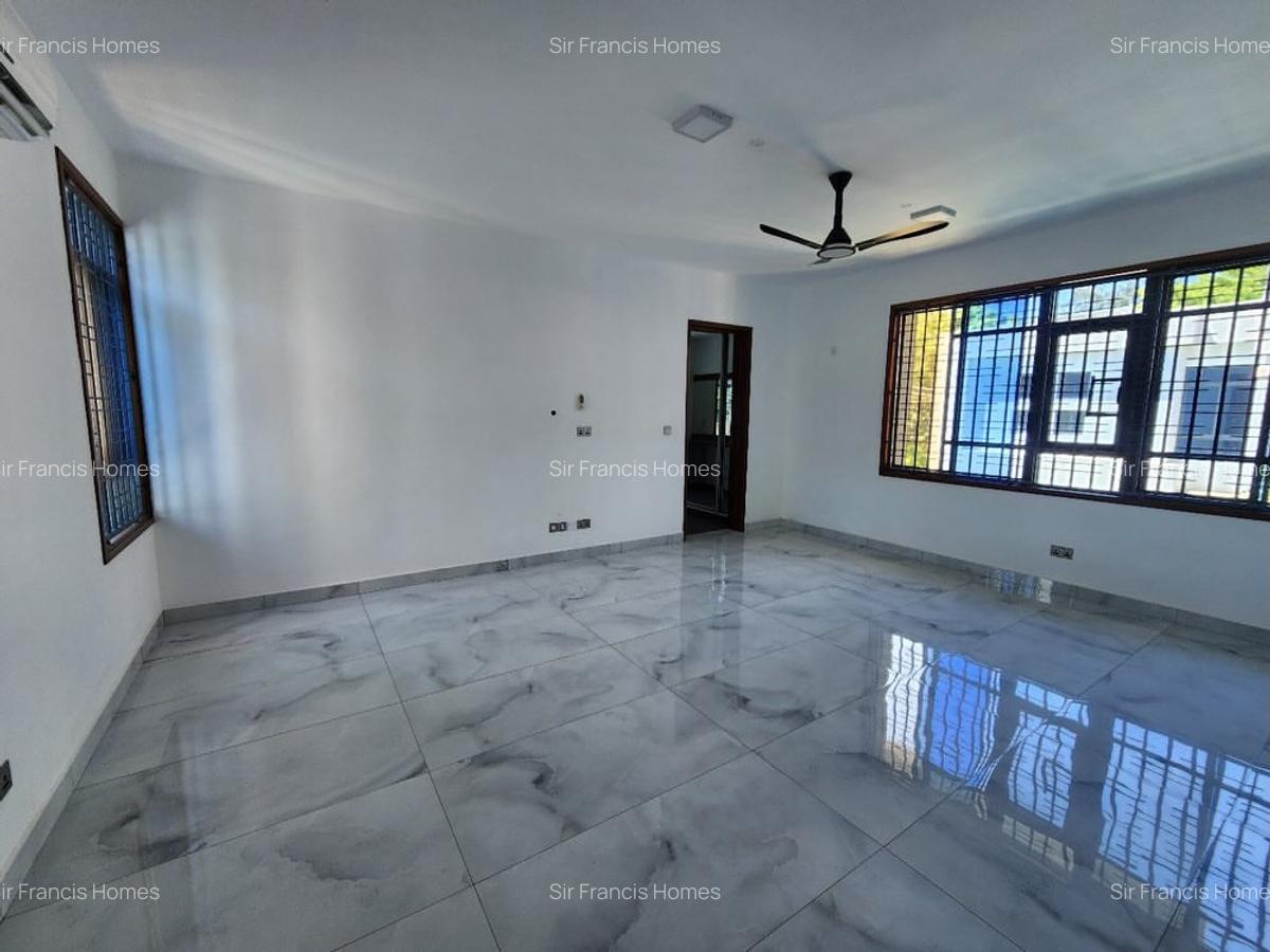 5 Bed Villa with En Suite in Nyali Area - 13