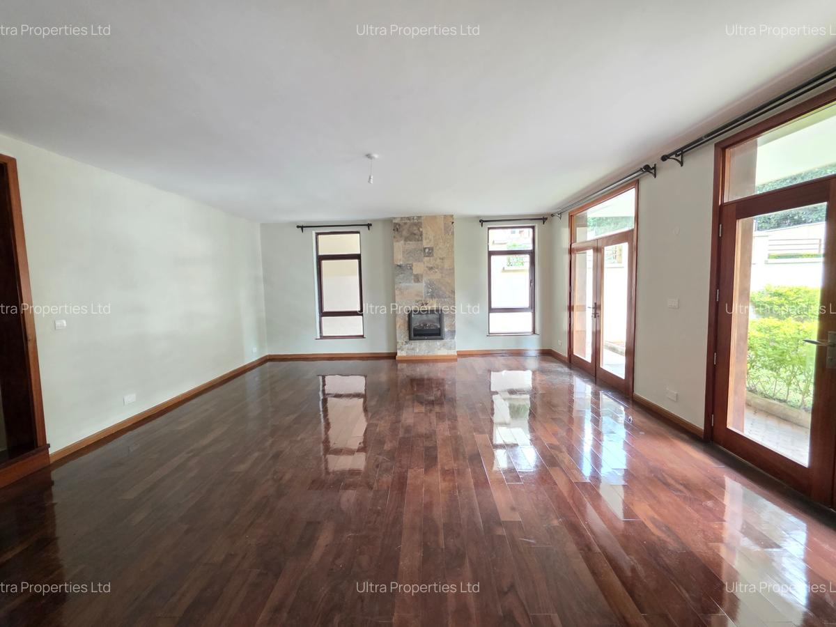 5 Bed Townhouse with En Suite in Lavington - 3