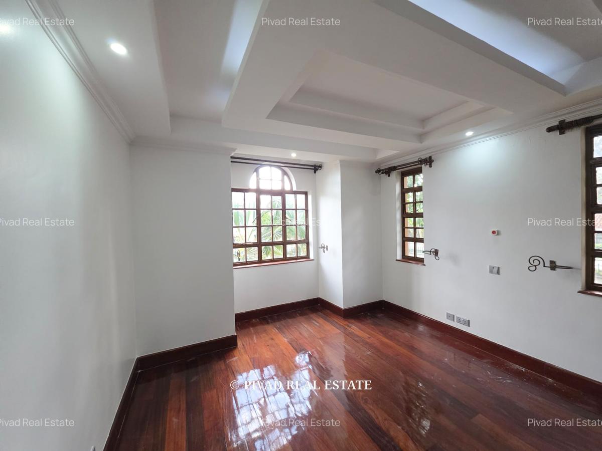 5 Bed House with Swimming Pool in Runda - 11