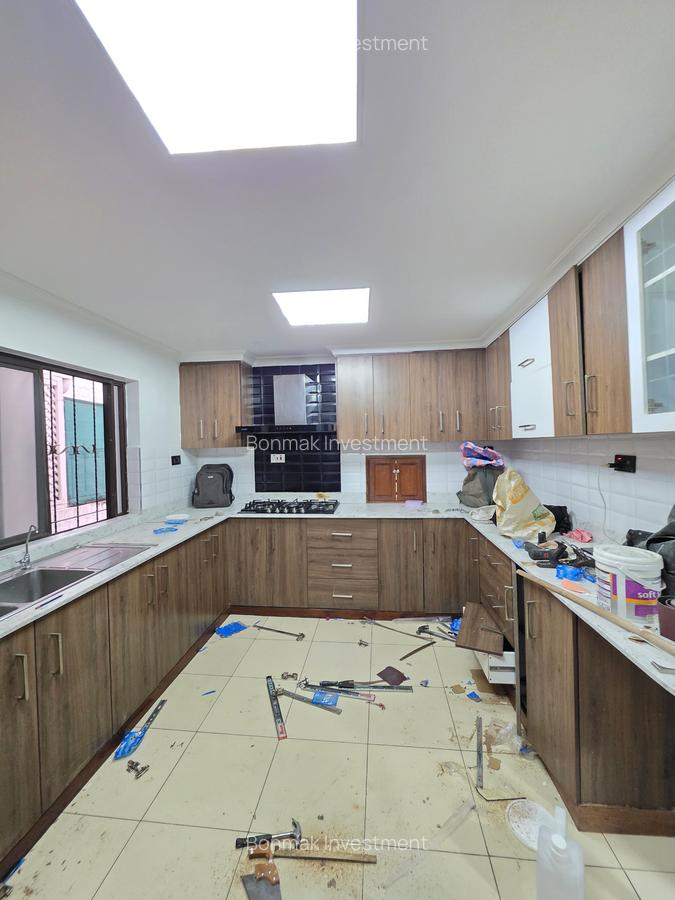 4 Bed Townhouse with En Suite at Lavington-Valley Arcade - 6