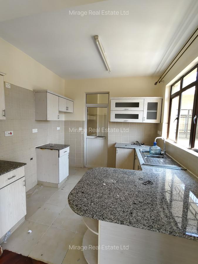3 Bed Apartment with En Suite in Kilimani - 4