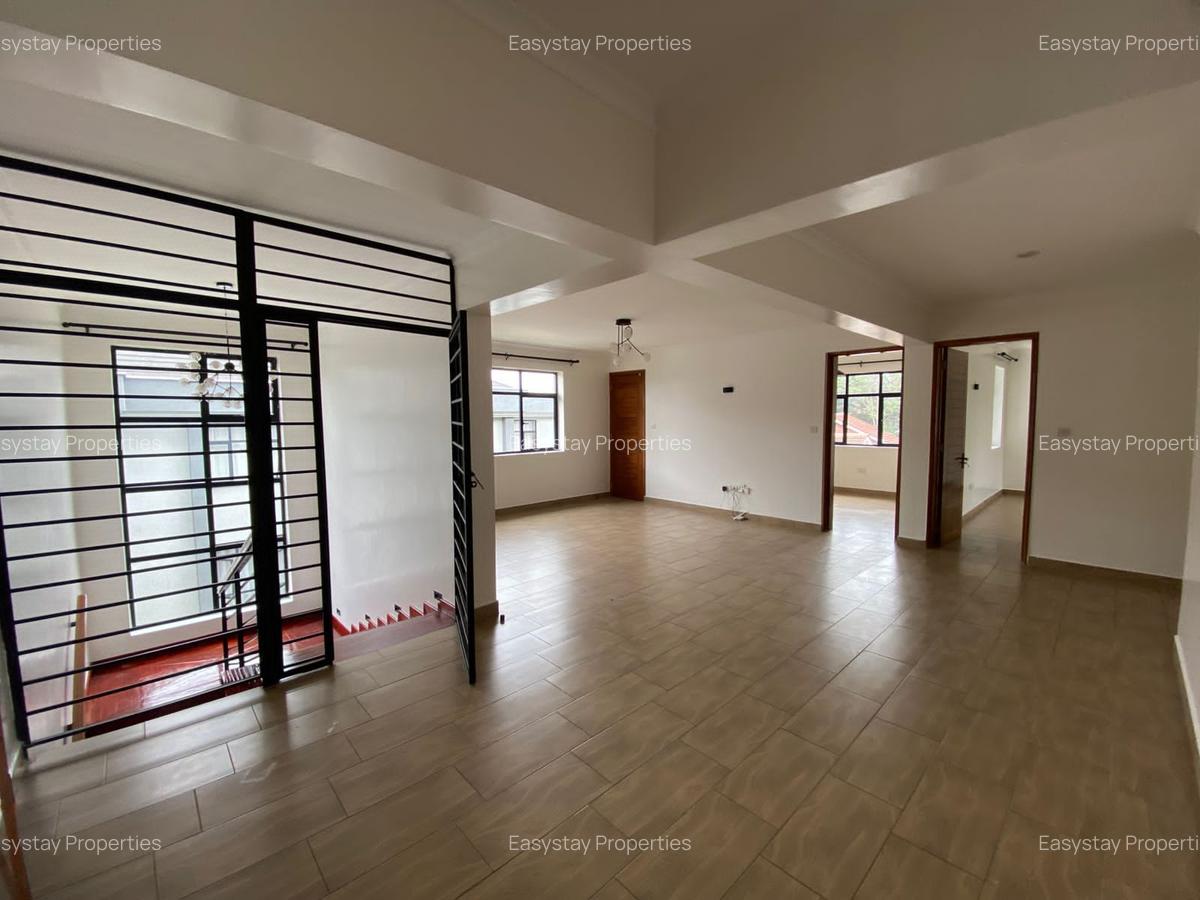 4 Bed Townhouse with En Suite in Ridgeways - 4
