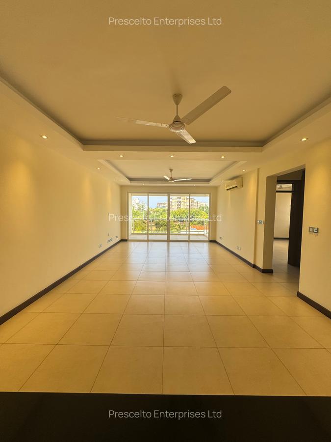 2 Bed Apartment with En Suite at Off Links Road - 3