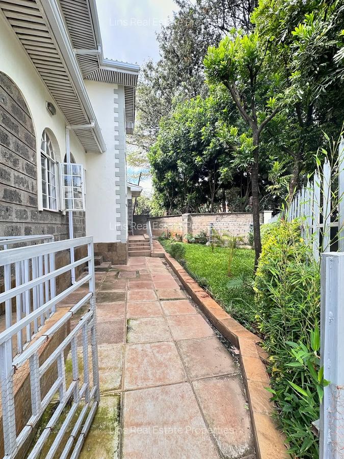 5 Bed Townhouse with En Suite in Lavington - 2