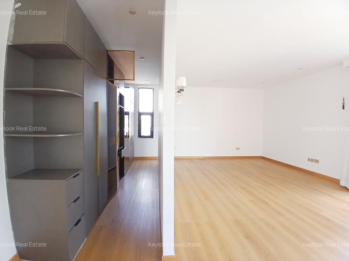 5 Bed Townhouse with En Suite at Lavington Green - 8