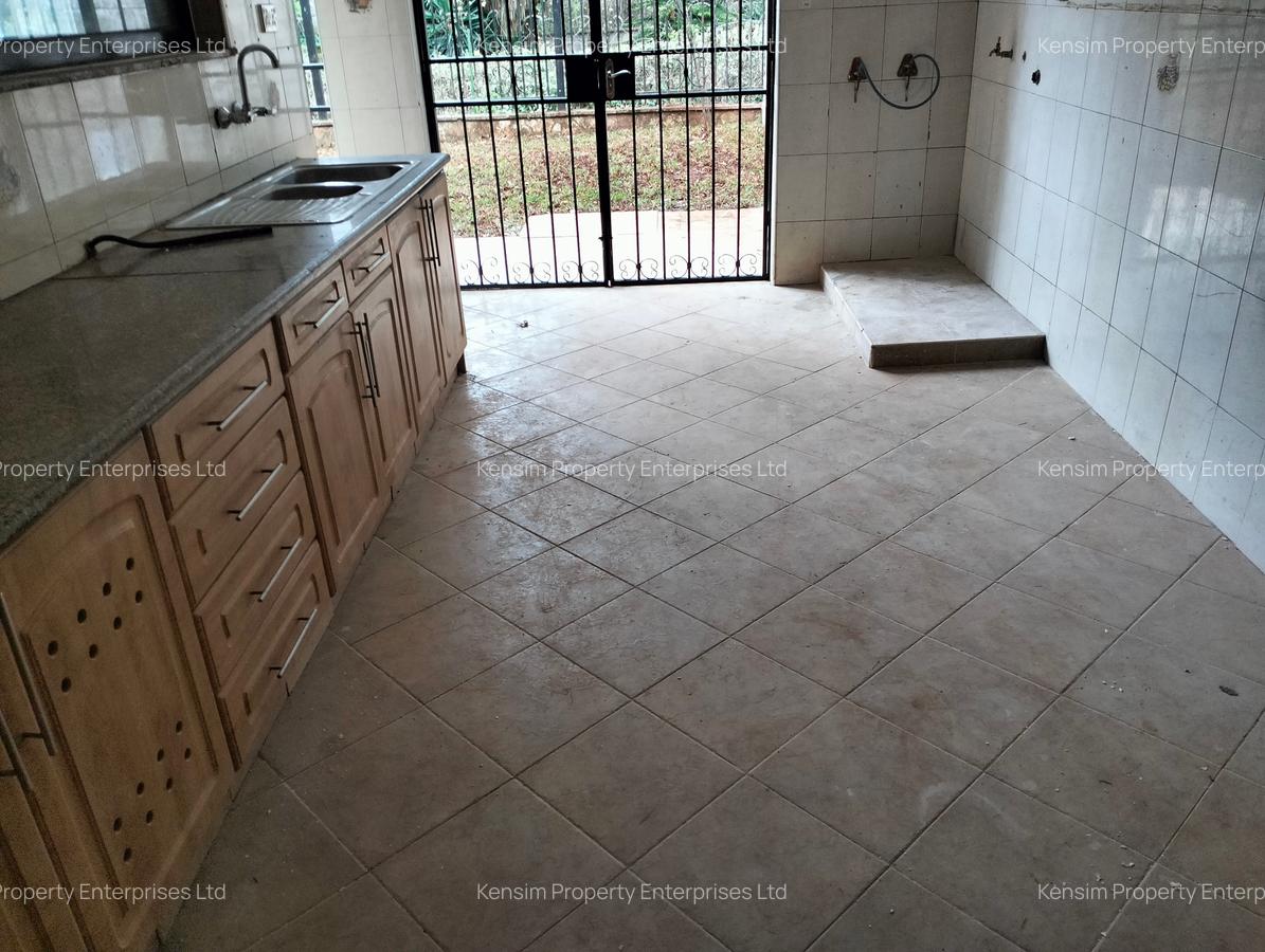 4 Bed Townhouse with En Suite in Brookside - 6