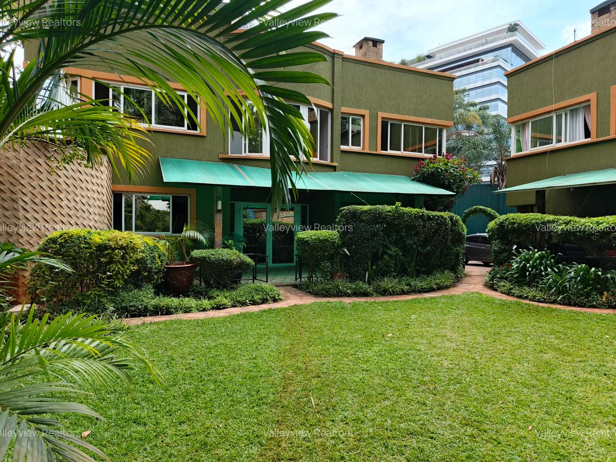 4 Bed Townhouse with En Suite at Riverside - 1