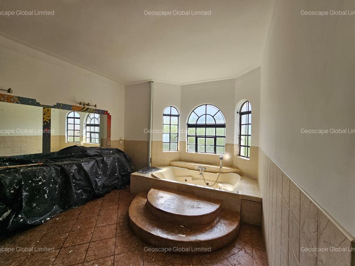 4 Bed House with En Suite in Nyari - 5