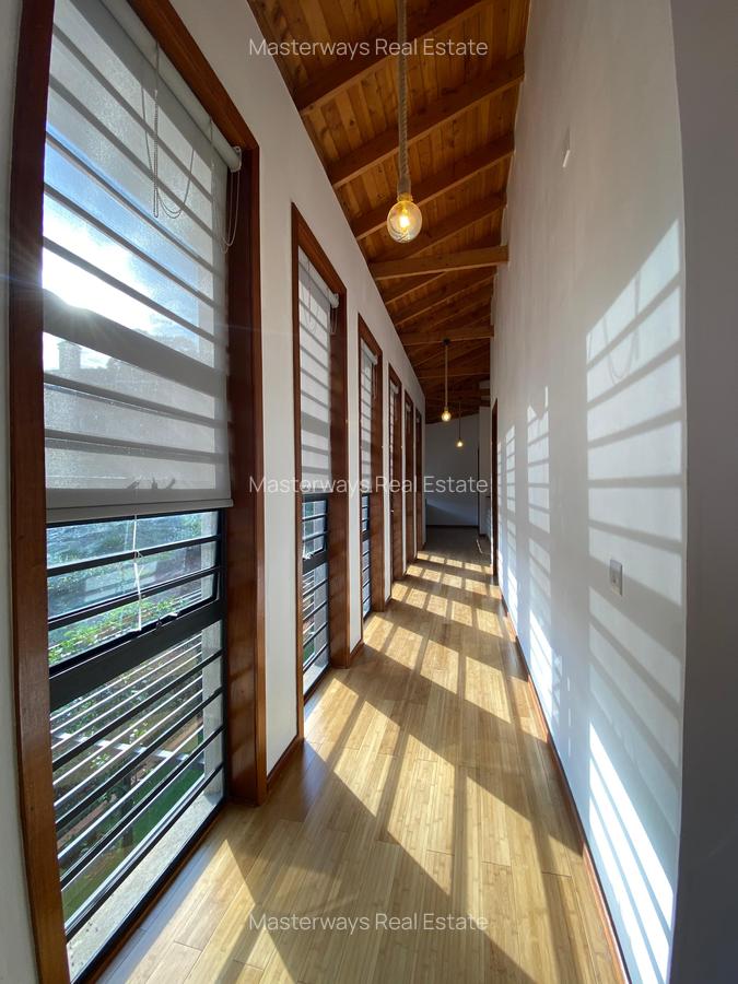 4 Bed Villa with En Suite in Rosslyn - 13