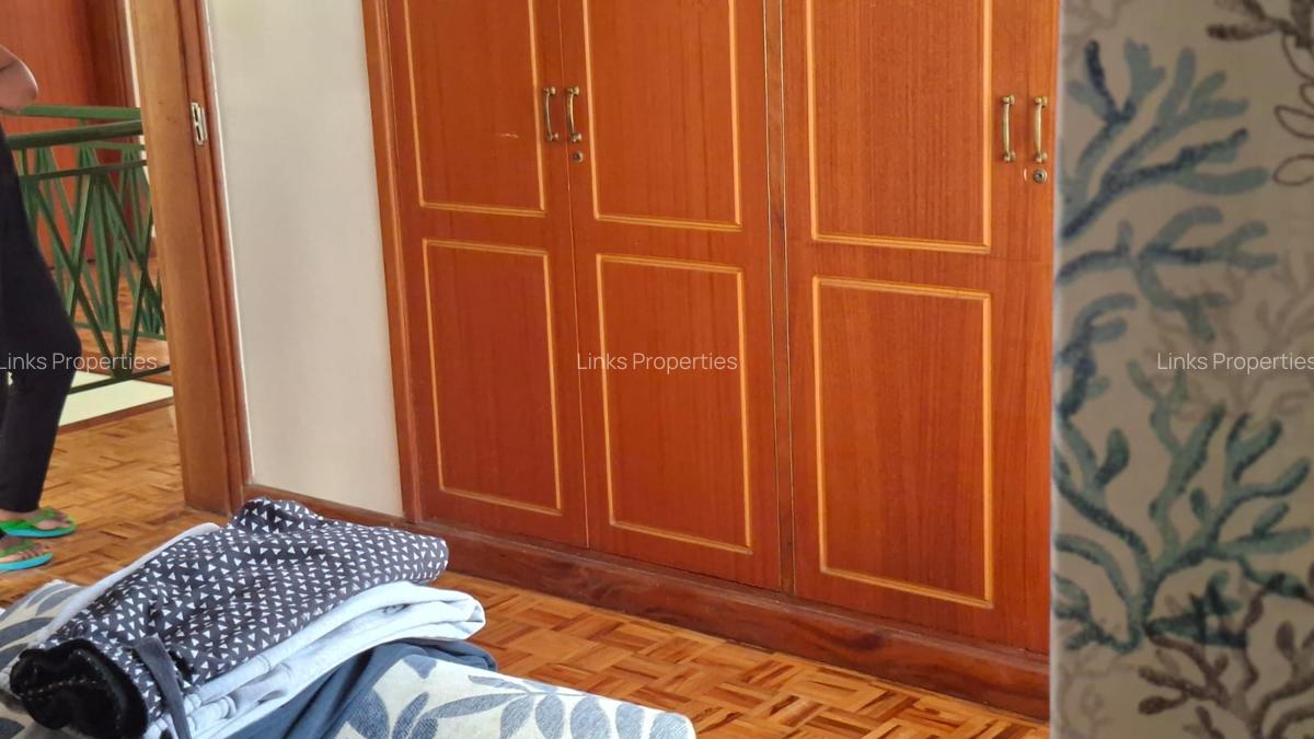 4 Bed Townhouse with En Suite at Lavington - 5