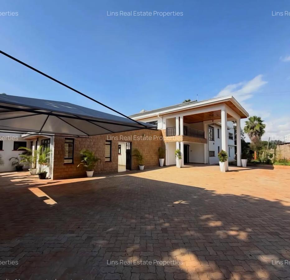 5 Bed House with En Suite in Runda - 1