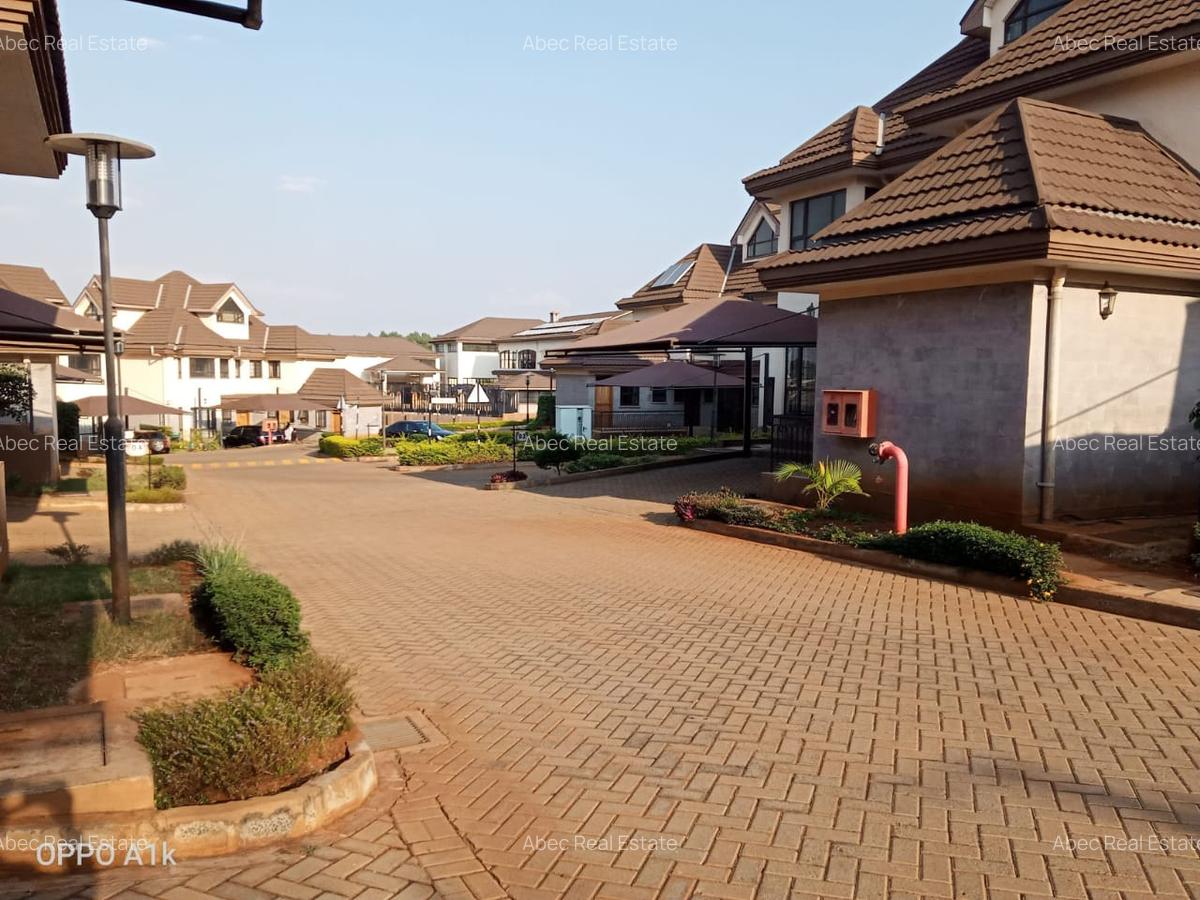 4 Bed Villa with En Suite in Runda - 2