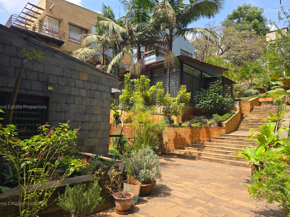 3 Bed Townhouse with En Suite in Spring Valley - 2