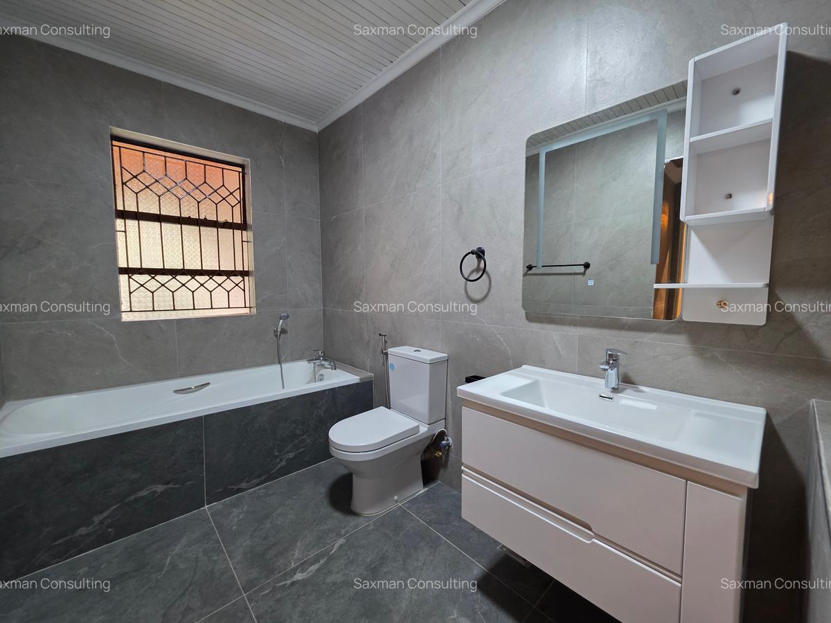 5 Bed House with En Suite in Runda - 17