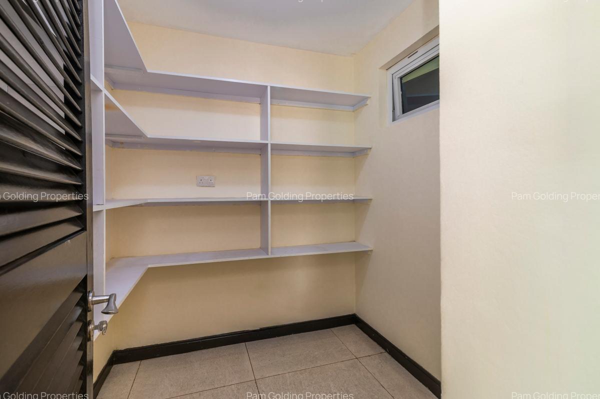 3 Bed Apartment with En Suite in Riverside - 9