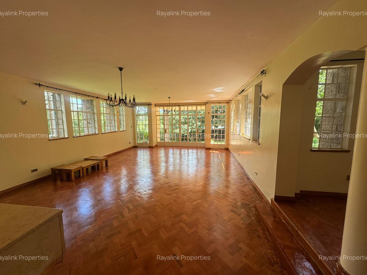 5 Bed House with En Suite at Rhino Park Road - 6