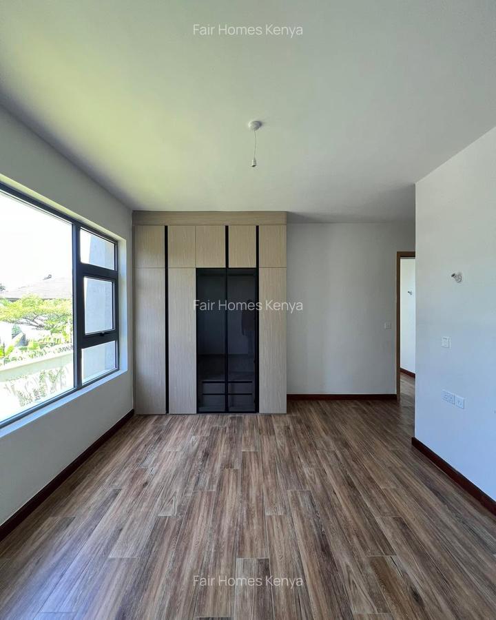 6 Bed Townhouse with En Suite at Lavington Green - 8