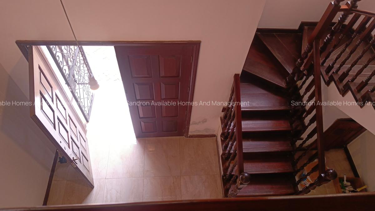 6 Bed Villa with En Suite in Nyari - 19