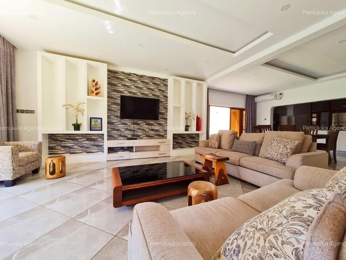 5 Bed Townhouse with En Suite in Diani - 4