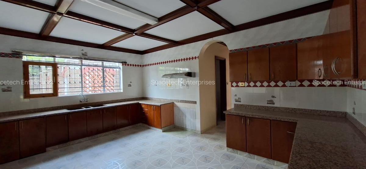 5 Bed House with En Suite in Runda - 17