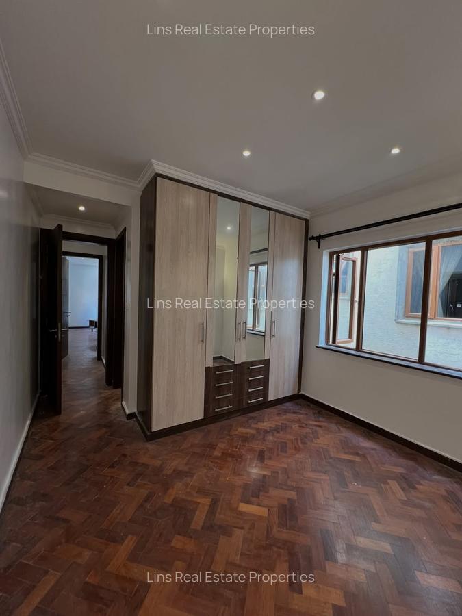 5 Bed Townhouse with En Suite in Lavington - 19