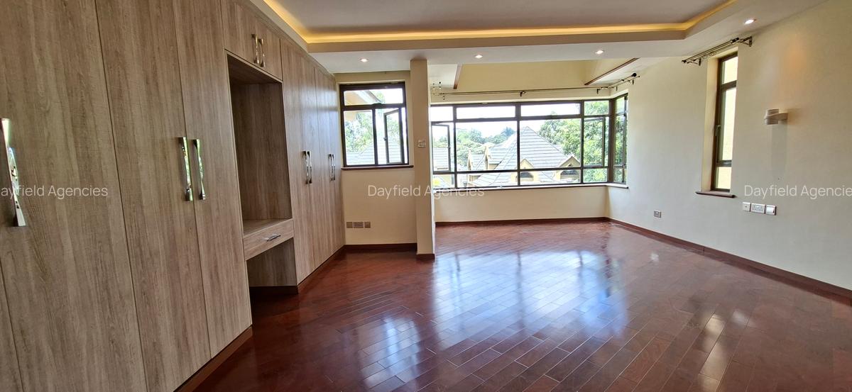 5 Bed House with En Suite in Lavington - 9