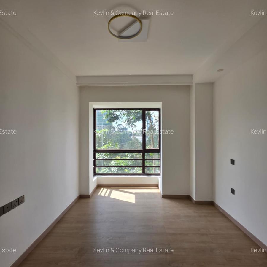 3 Bed Apartment with En Suite in Riverside - 3