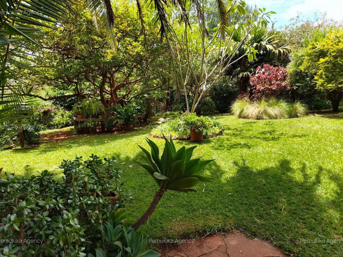 3 Bed House with En Suite in Lavington - 7