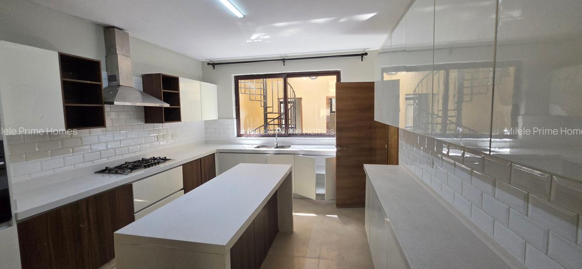 5 Bed Villa with En Suite in Lavington - 7