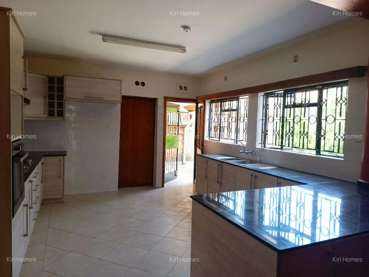 5 Bed Townhouse with En Suite in Nyari - 15