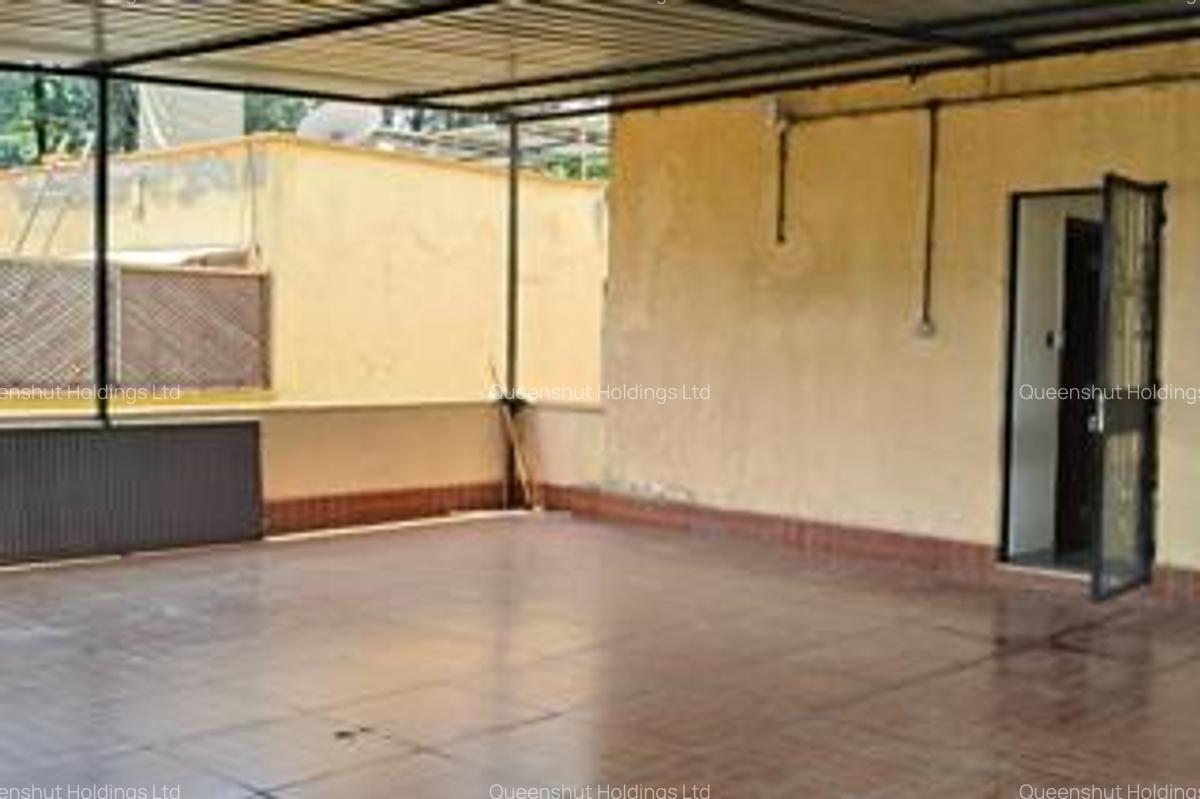 5 Bed Townhouse with En Suite in Westlands Area - 15