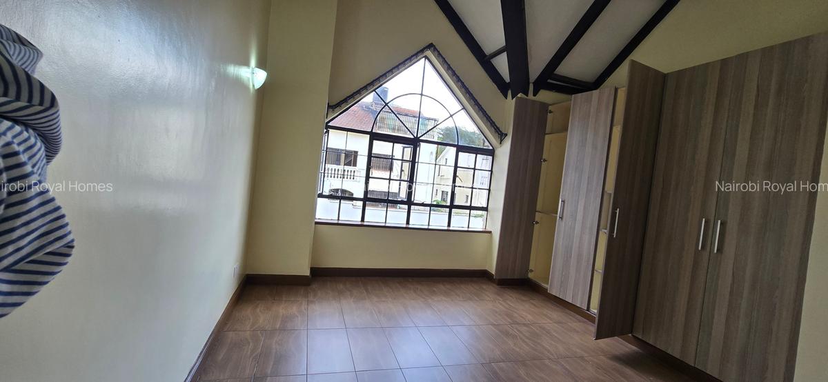 5 Bed Townhouse with En Suite at Lavington Green - 13
