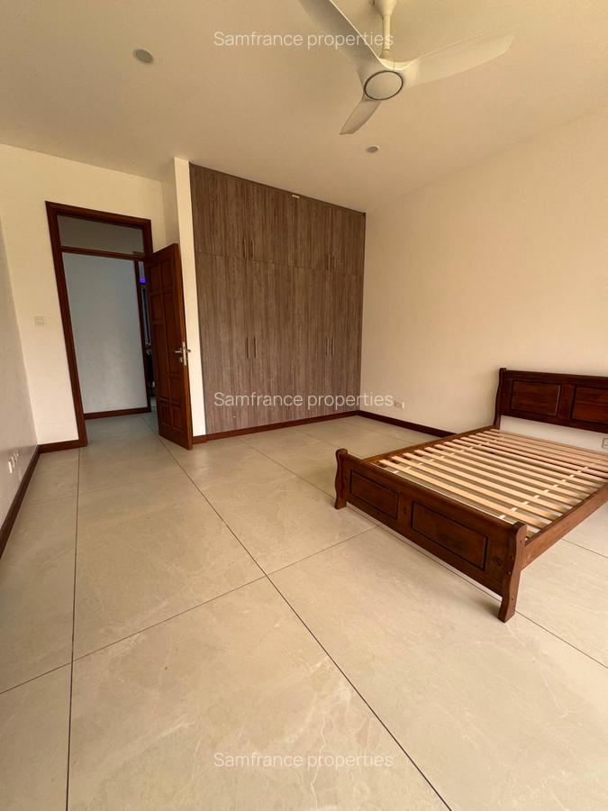 Serviced 3 Bed Apartment with En Suite at Moyne Drive - 7