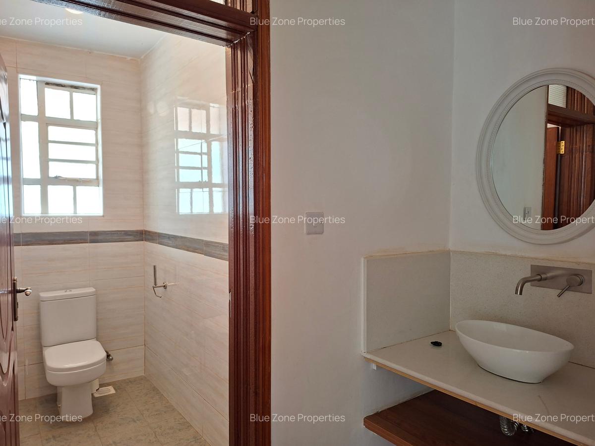 5 Bed Townhouse with En Suite at - 11