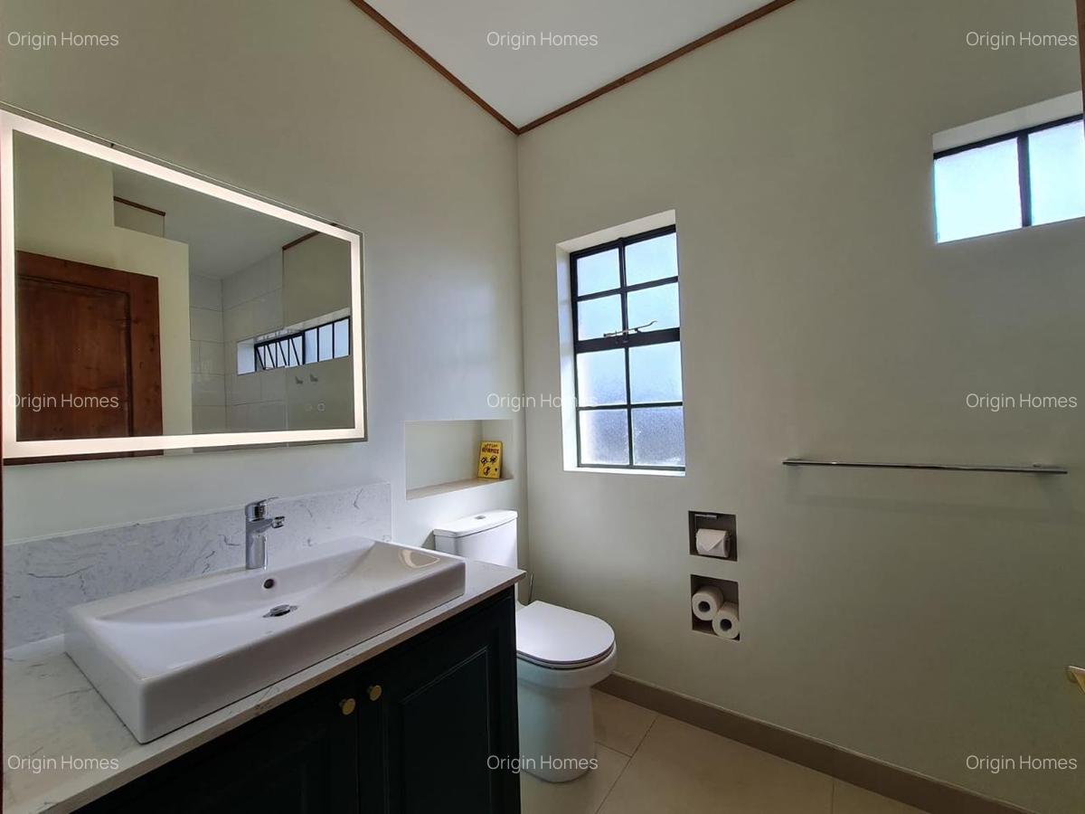 4 Bed House with En Suite at Lavington - 18