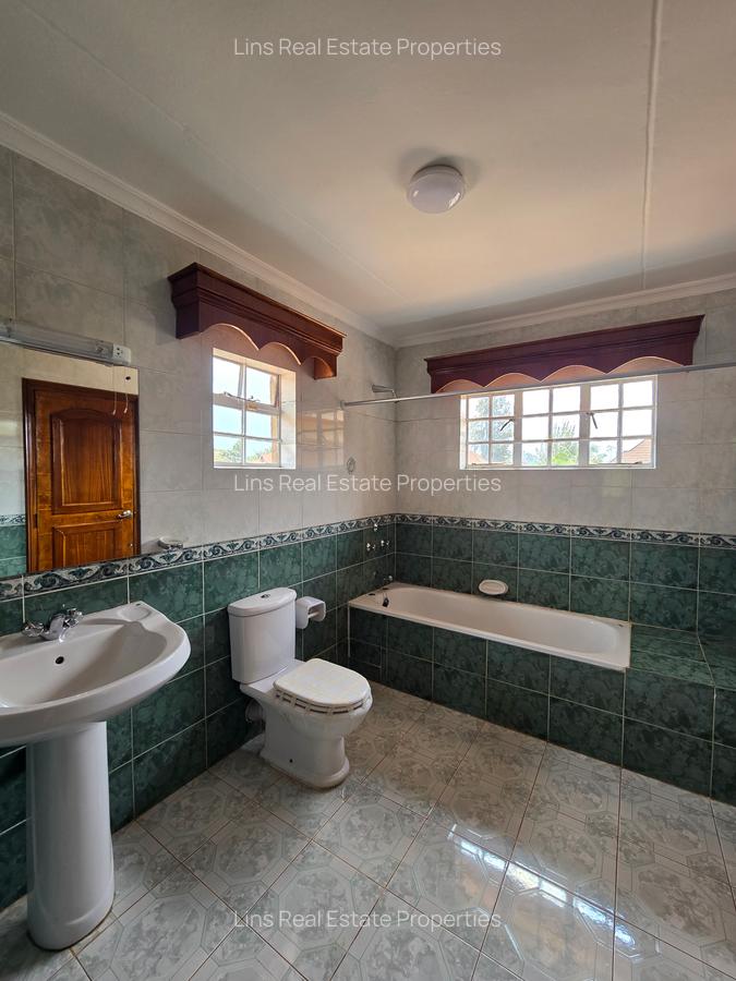 5 Bed House with En Suite in Runda - 12