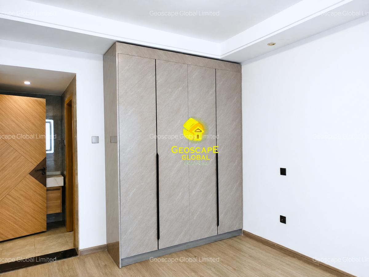 3 Bed Apartment with En Suite in Riverside - 6