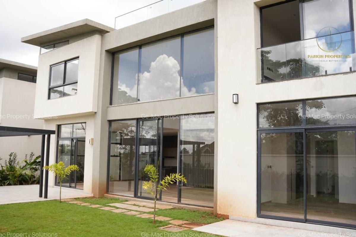 5 Bed House with En Suite in Runda - 2